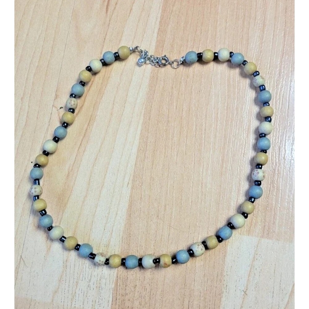 Vintage 90s wood bead necklace